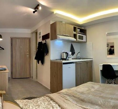 Center Deluxe Studio Apartment Tesalonika Bagian luar foto